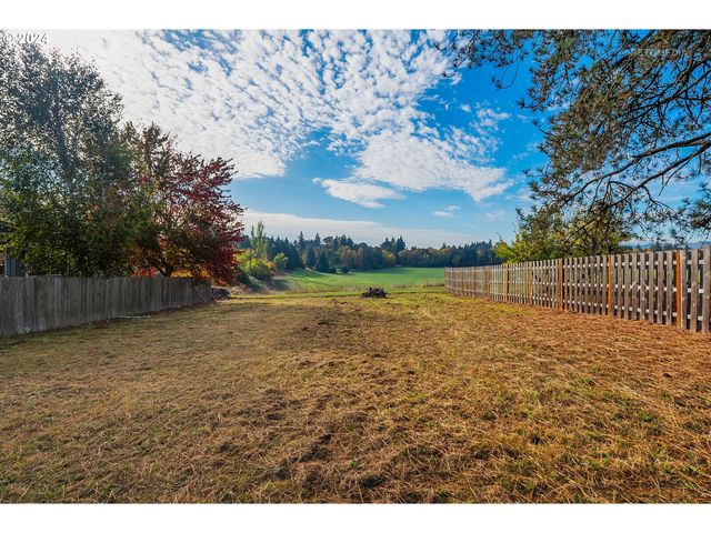420 W GRANT St, Carlton, OR 97111