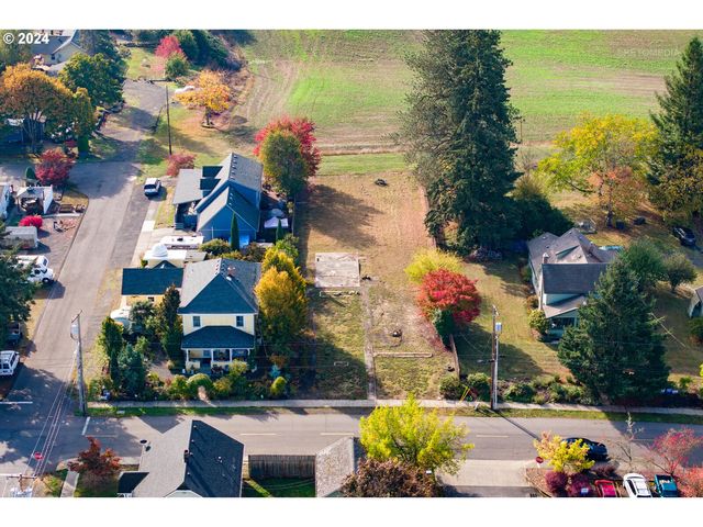 420 W GRANT St, Carlton, OR 97111