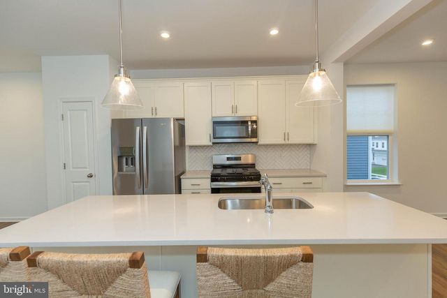 767 LORD FAIRFAX ST, Charles Town, WV 25414