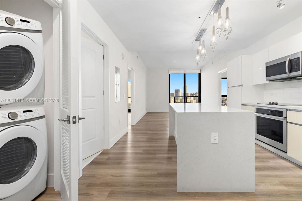 101 Diplomat Pkwy 2104, Hallandale Beach, FL 33009
