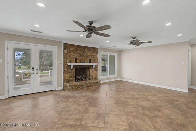 691 Green T, Hernando, MS 38632