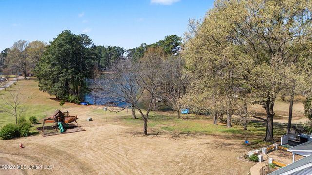 691 Green T, Hernando, MS 38632