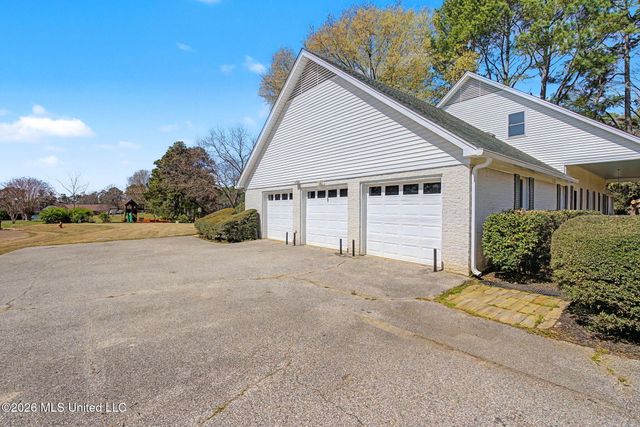 691 Green T, Hernando, MS 38632