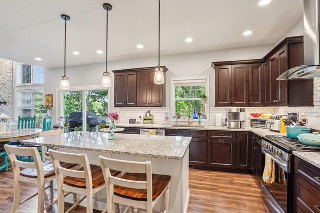 809 Maple Drive, Mount Horeb, WI 53572