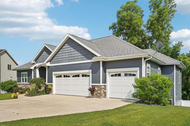 809 Maple Drive, Mount Horeb, WI 53572