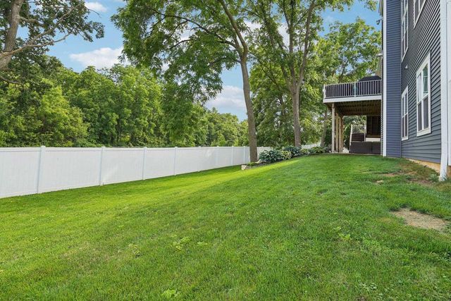 809 Maple Drive, Mount Horeb, WI 53572