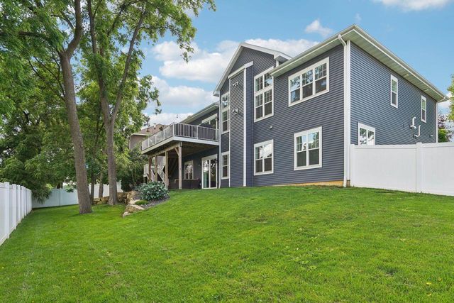 809 Maple Drive, Mount Horeb, WI 53572