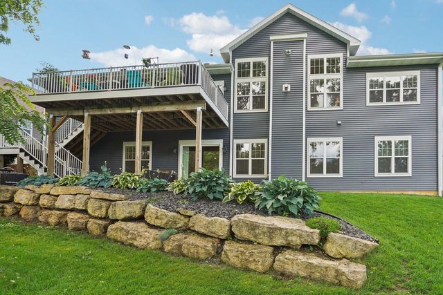 809 Maple Drive, Mount Horeb, WI 53572