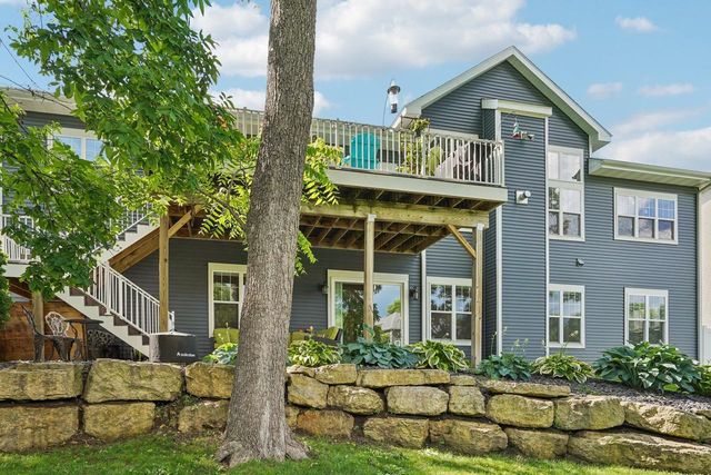 809 Maple Drive, Mount Horeb, WI 53572