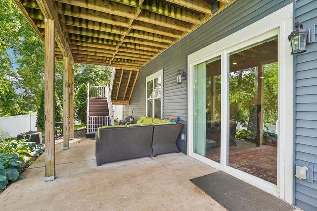 809 Maple Drive, Mount Horeb, WI 53572