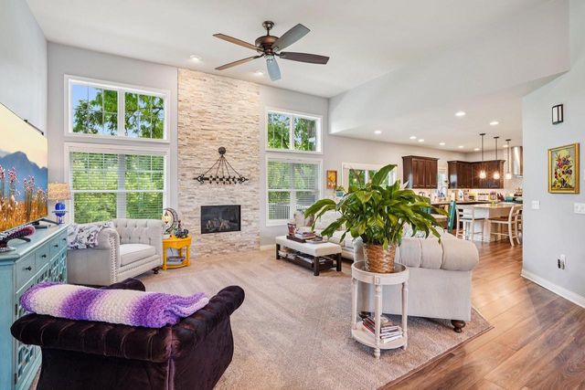 809 Maple Drive, Mount Horeb, WI 53572