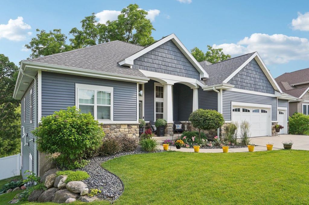 809 Maple Drive, Mount Horeb, WI 53572