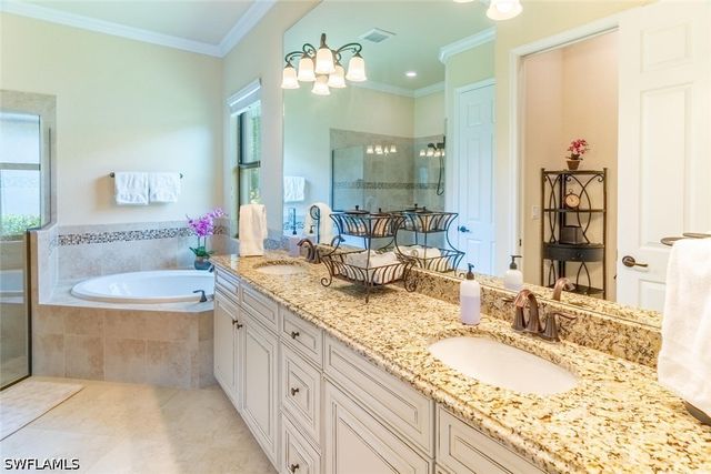 9372 Vercelli CT, Naples, FL 34113