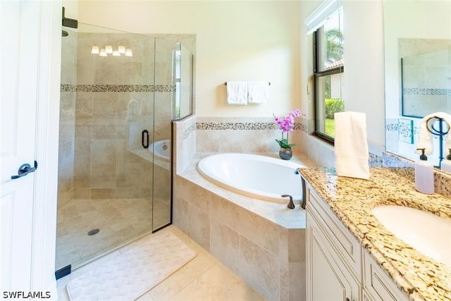 9372 Vercelli CT, Naples, FL 34113