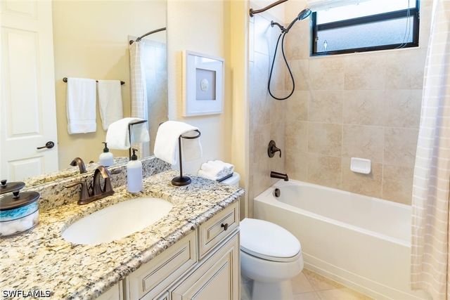 9372 Vercelli CT, Naples, FL 34113