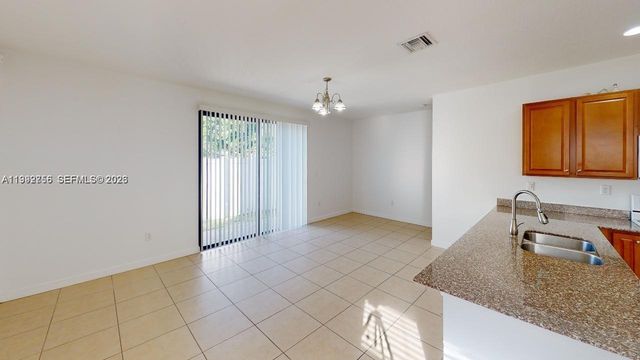 460 NE 194th Ter 460, Miami, FL 33179