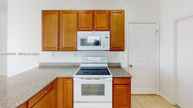 460 NE 194th Ter 460, Miami, FL 33179