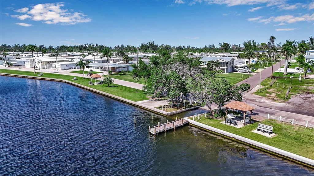 Image 23 of property listing at 10315 CORTEZ ROAD W 27F, Bradenton, FL 34210