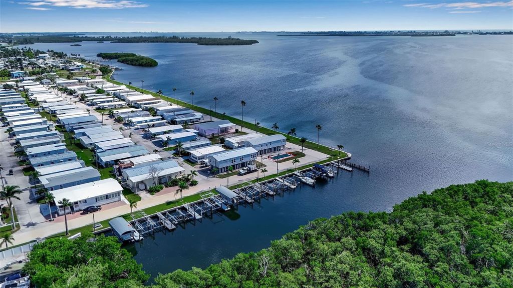 Image 24 of property listing at 10315 CORTEZ ROAD W 27F, Bradenton, FL 34210