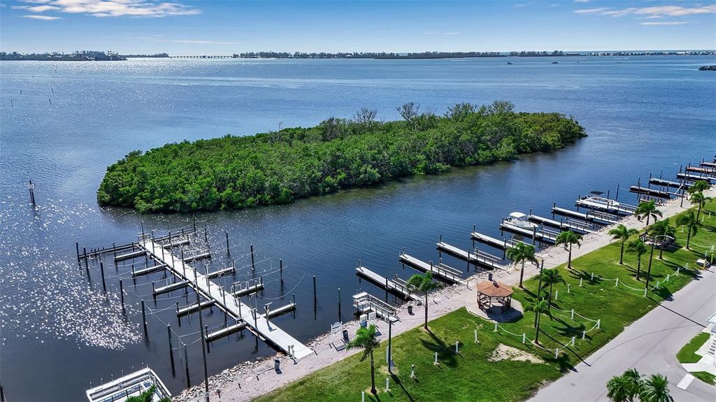 Image 36 of property listing at 10315 CORTEZ ROAD W 27F, Bradenton, FL 34210