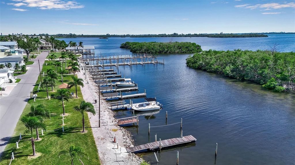 Image 38 of property listing at 10315 CORTEZ ROAD W 27F, Bradenton, FL 34210