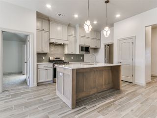 7712 Wilshire Woods Drive, Yukon, OK 73099