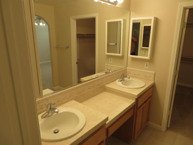 4 Rasha Ct, Sacramento, CA 95831