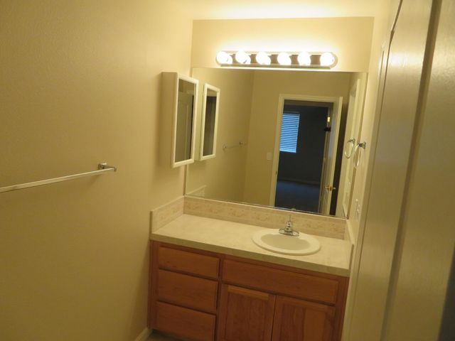 4 Rasha Ct, Sacramento, CA 95831