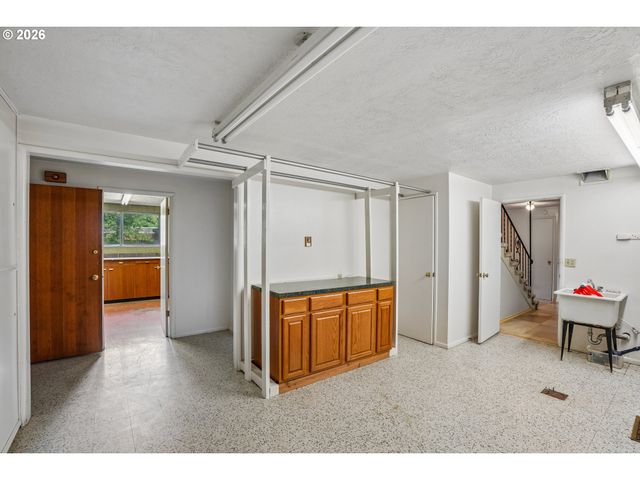 10975 Sw WALNUT St, Portland, OR 97223