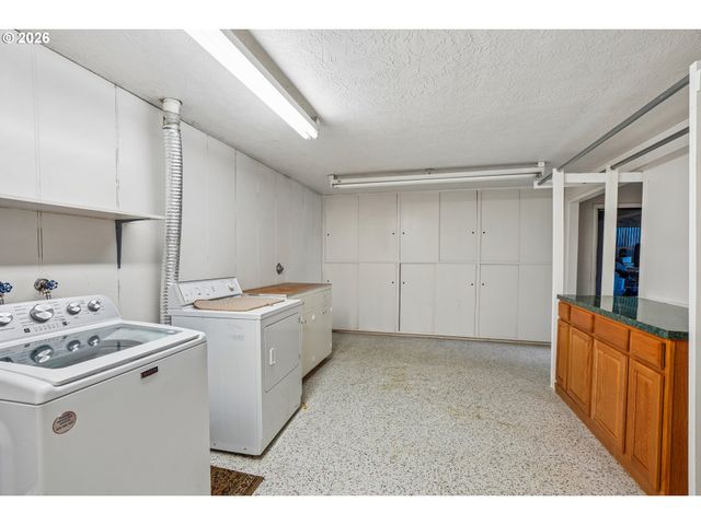10975 Sw WALNUT St, Portland, OR 97223