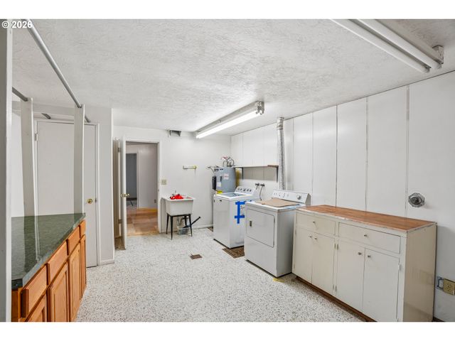 10975 Sw WALNUT St, Portland, OR 97223