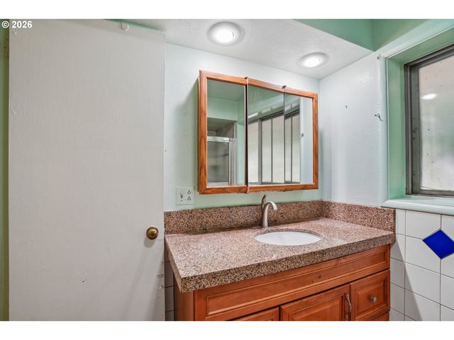 10975 Sw WALNUT St, Portland, OR 97223