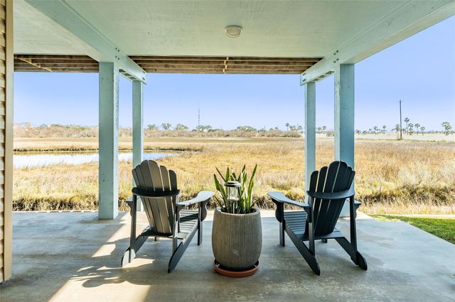 13817 Doubloon Avenue, Galveston, TX 77554