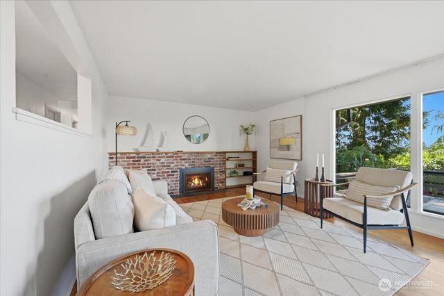 15804 35th Avenue NE, Lake Forest Park, WA 98155