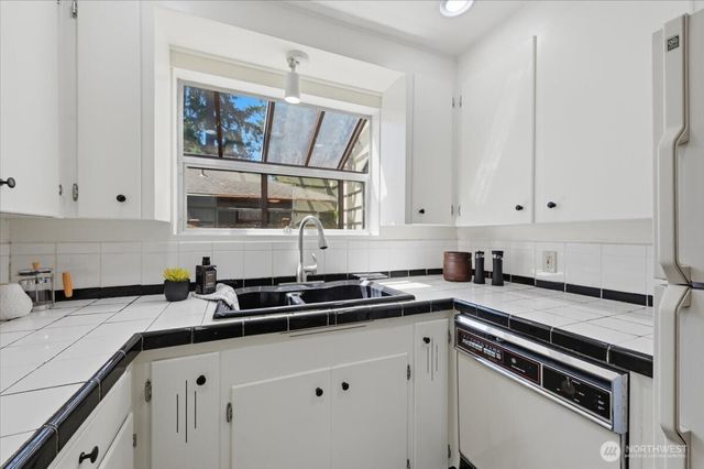 15804 35th Avenue NE, Lake Forest Park, WA 98155
