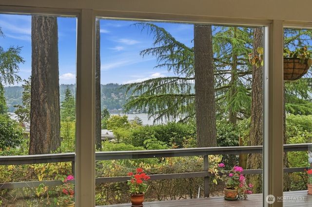 15804 35th Avenue NE, Lake Forest Park, WA 98155