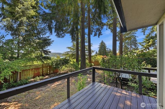 15804 35th Avenue NE, Lake Forest Park, WA 98155