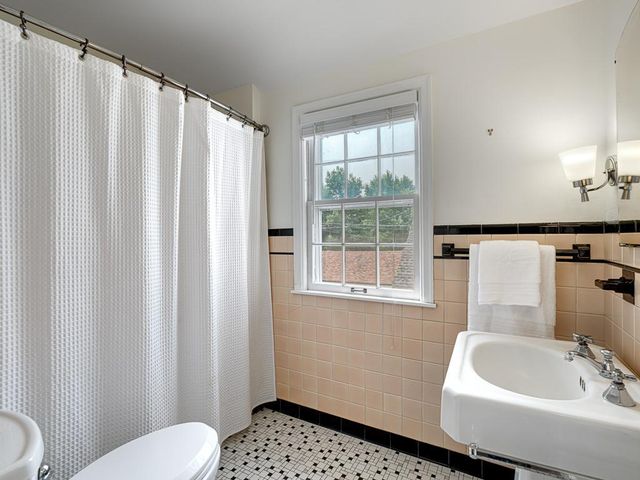 1626 Pinehurst Avenue, Saint Paul, MN 55116