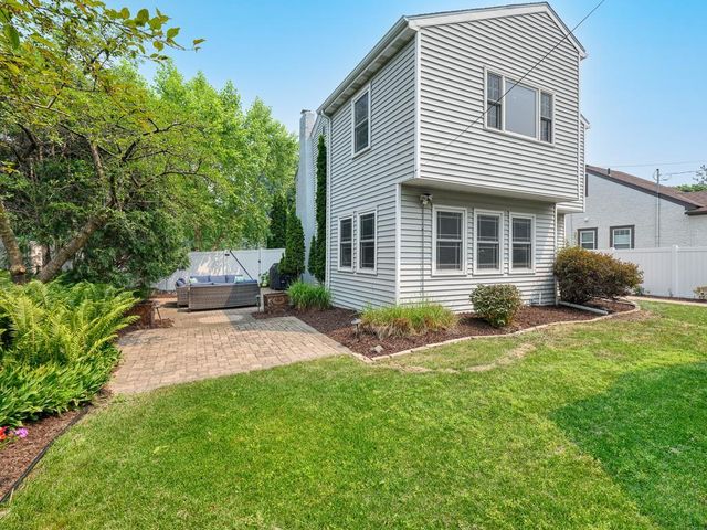 1626 Pinehurst Avenue, Saint Paul, MN 55116