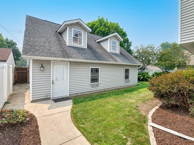 1626 Pinehurst Avenue, Saint Paul, MN 55116