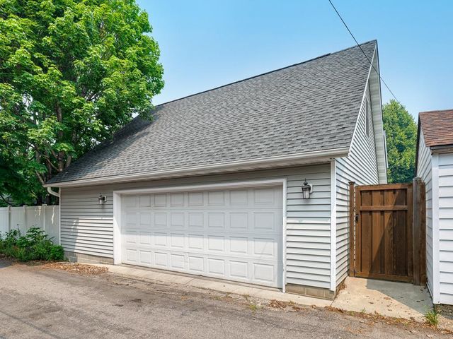 1626 Pinehurst Avenue, Saint Paul, MN 55116