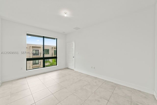 8301 NW 41st St B-408, Doral, FL 33166