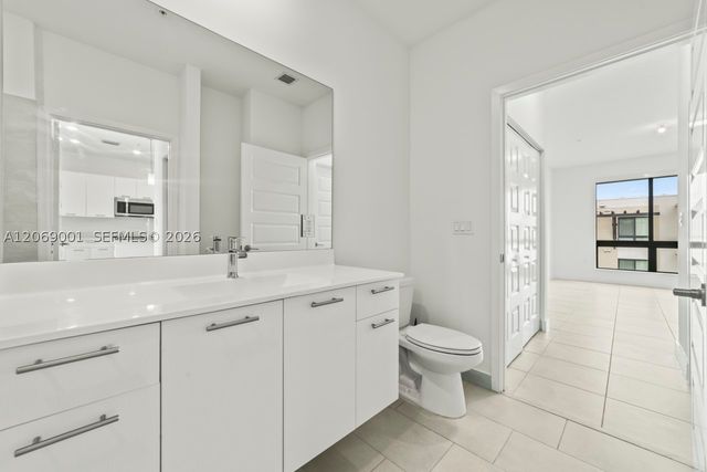 8301 NW 41st St B-408, Doral, FL 33166