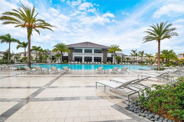 8301 NW 41st St B-408, Doral, FL 33166