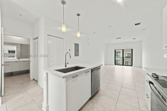 8301 NW 41st St B-408, Doral, FL 33166