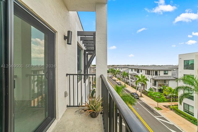 8301 NW 41st St B-408, Doral, FL 33166