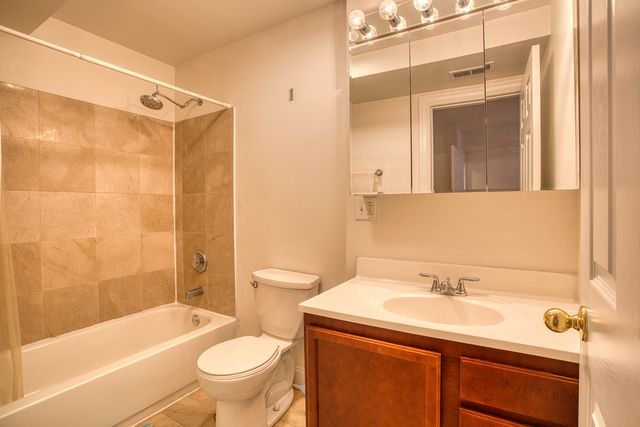 7520 N Winchester Avenue GE, Chicago, IL 60626