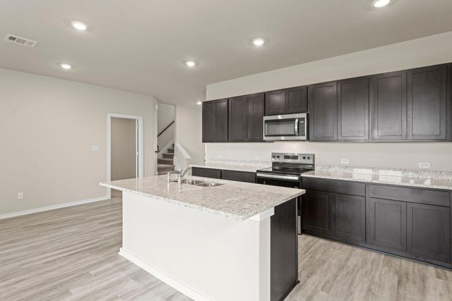 105 Backwood PASS, Taylor, TX 76574