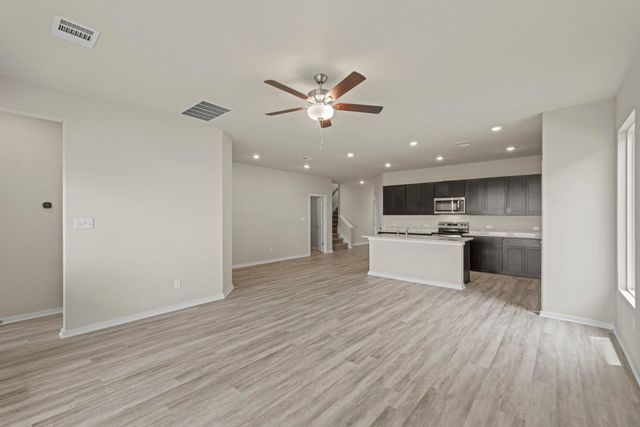 105 Backwood PASS, Taylor, TX 76574