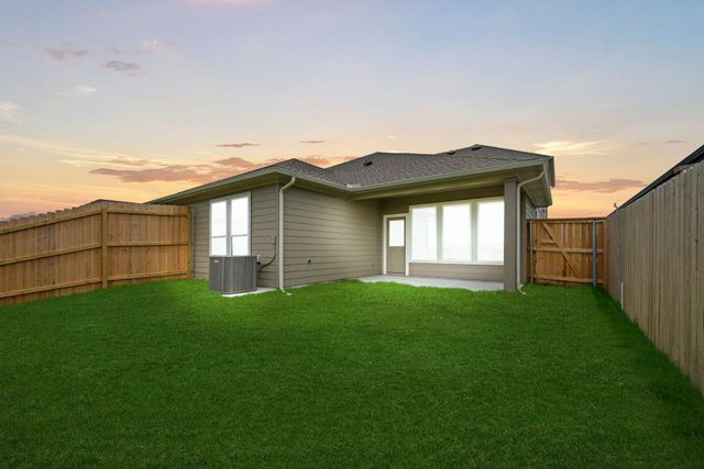 105 Backwood PASS, Taylor, TX 76574